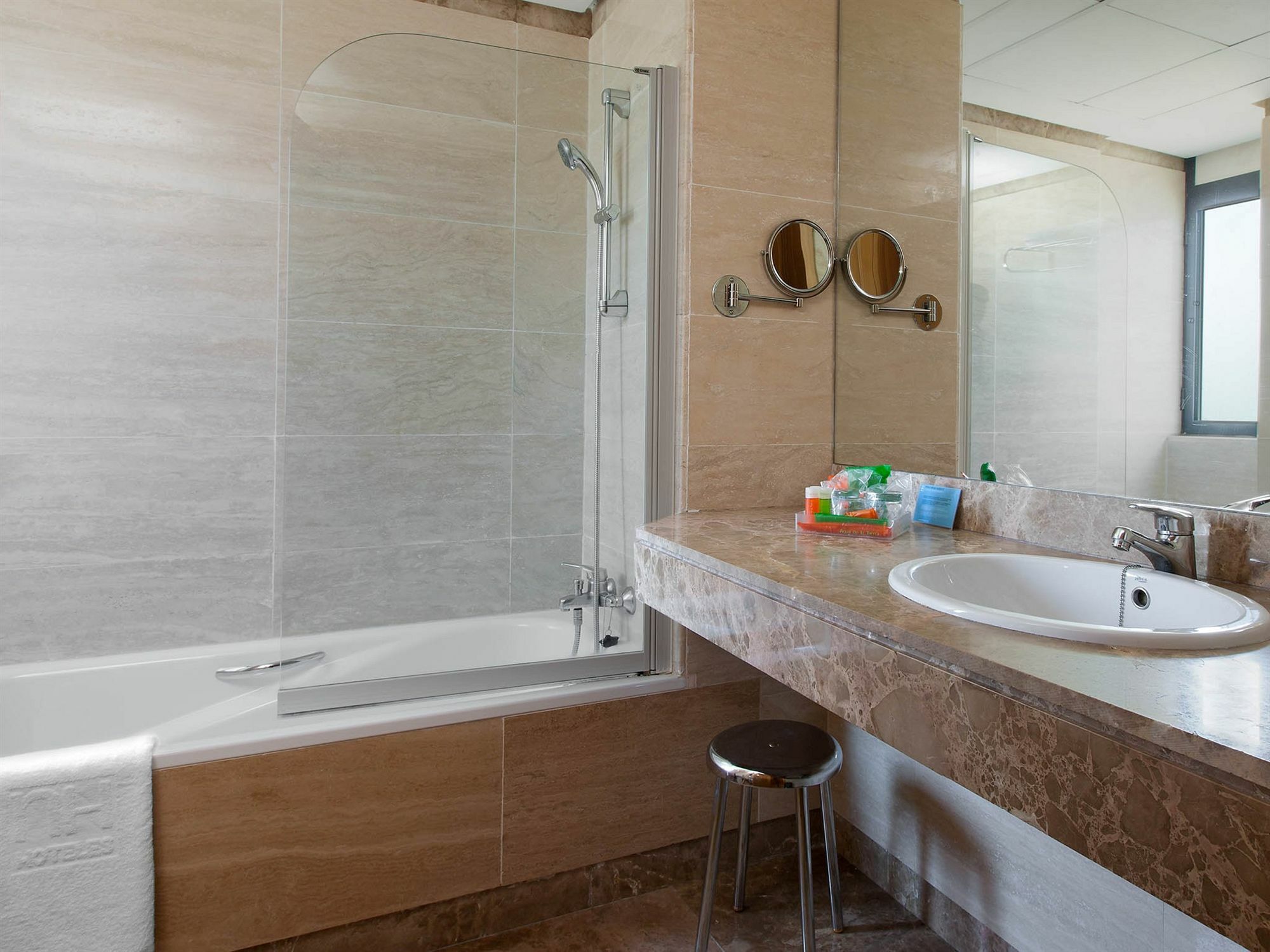 Apartamentos Th La Florida マドリード エクステリア 写真